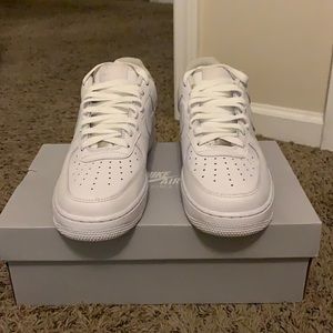 ALL WHITE AIR FORCE 1